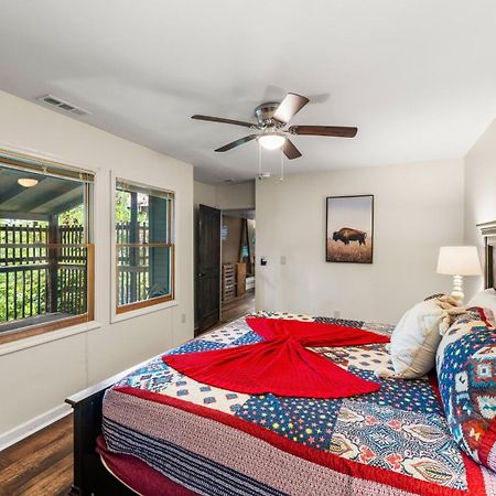 Whiskey Ridge Lodge: 1940s Gem with City Views and Custom Game Room Gatlinburg Exterior photo