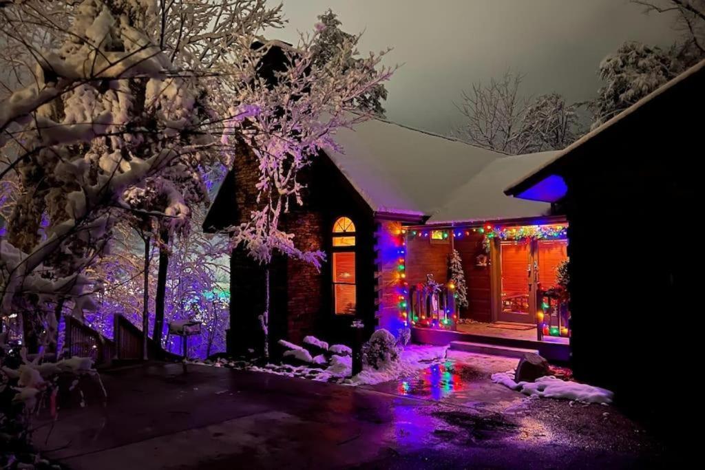 Whiskey Ridge Lodge: 1940s Gem with City Views and Custom Game Room Gatlinburg Exterior photo