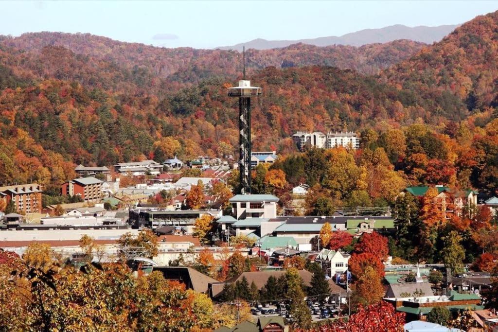 Whiskey Ridge Lodge: 1940s Gem with City Views and Custom Game Room Gatlinburg Exterior photo