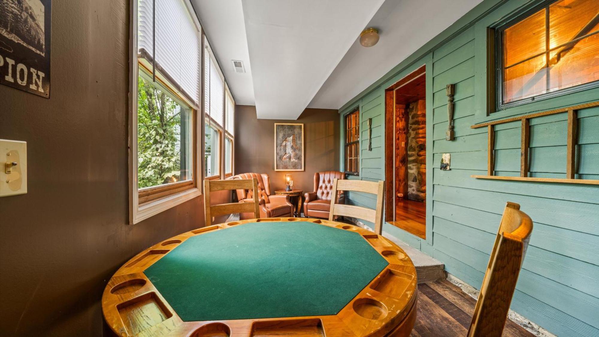 Whiskey Ridge Lodge: 1940s Gem with City Views and Custom Game Room Gatlinburg Exterior photo