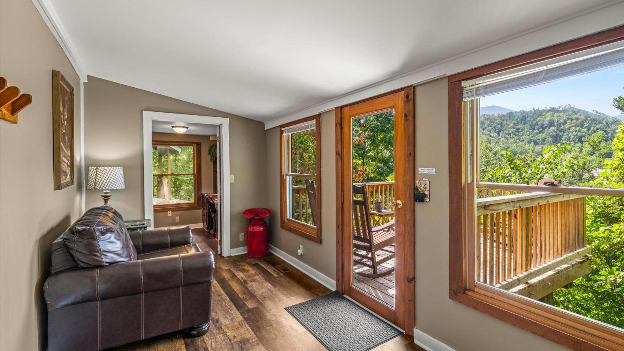 Whiskey Ridge Lodge: 1940s Gem with City Views and Custom Game Room Gatlinburg Exterior photo