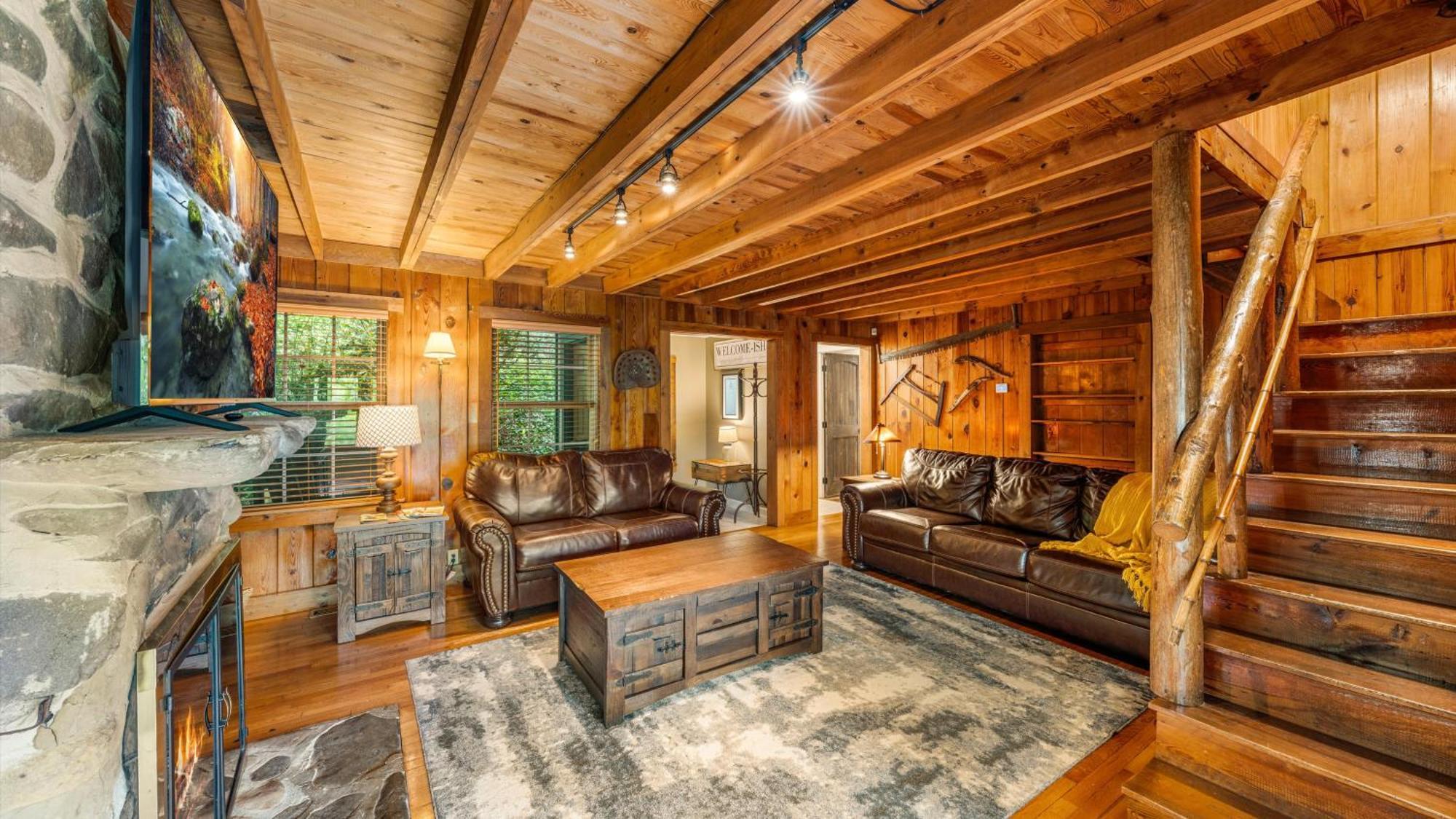 Whiskey Ridge Lodge: 1940s Gem with City Views and Custom Game Room Gatlinburg Exterior photo