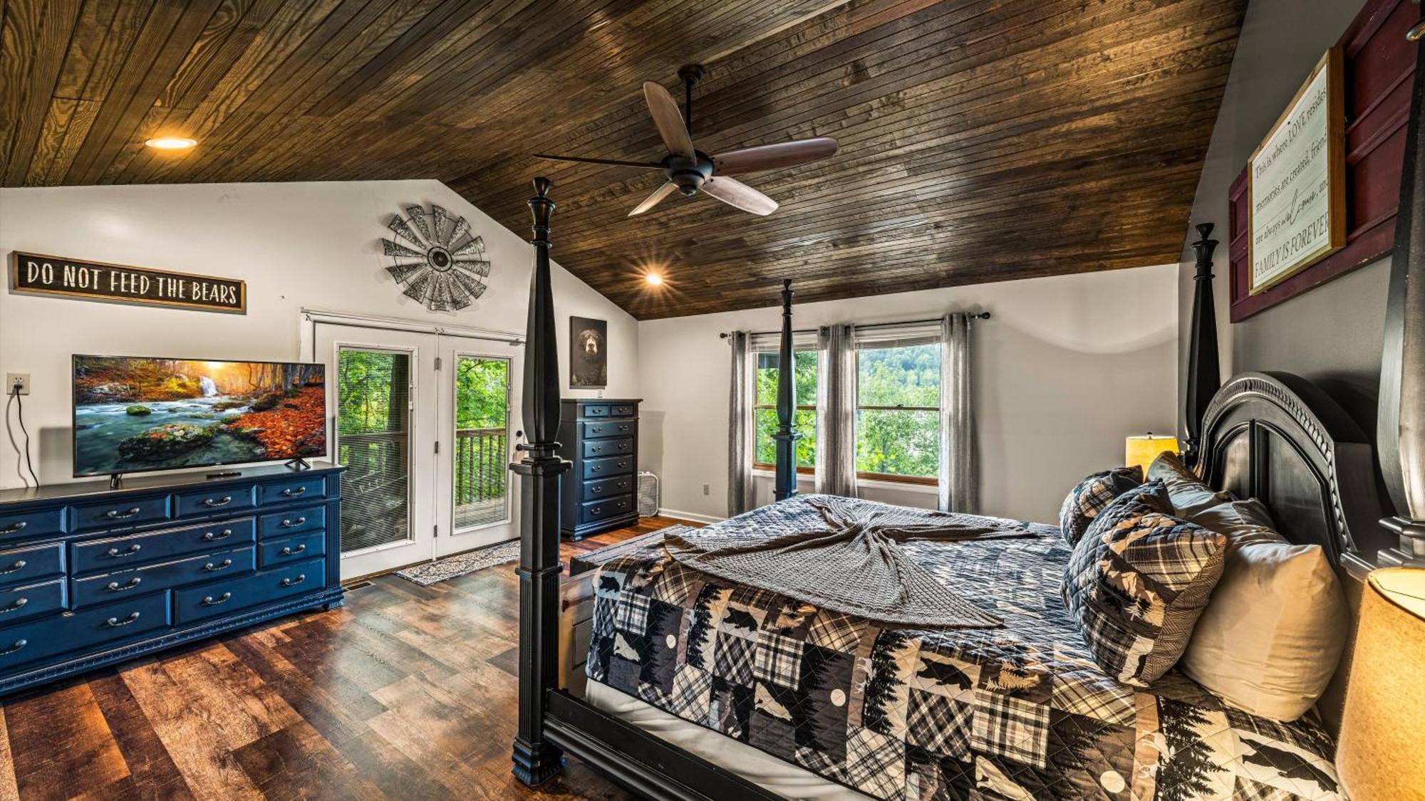 Whiskey Ridge Lodge: 1940s Gem with City Views and Custom Game Room Gatlinburg Exterior photo