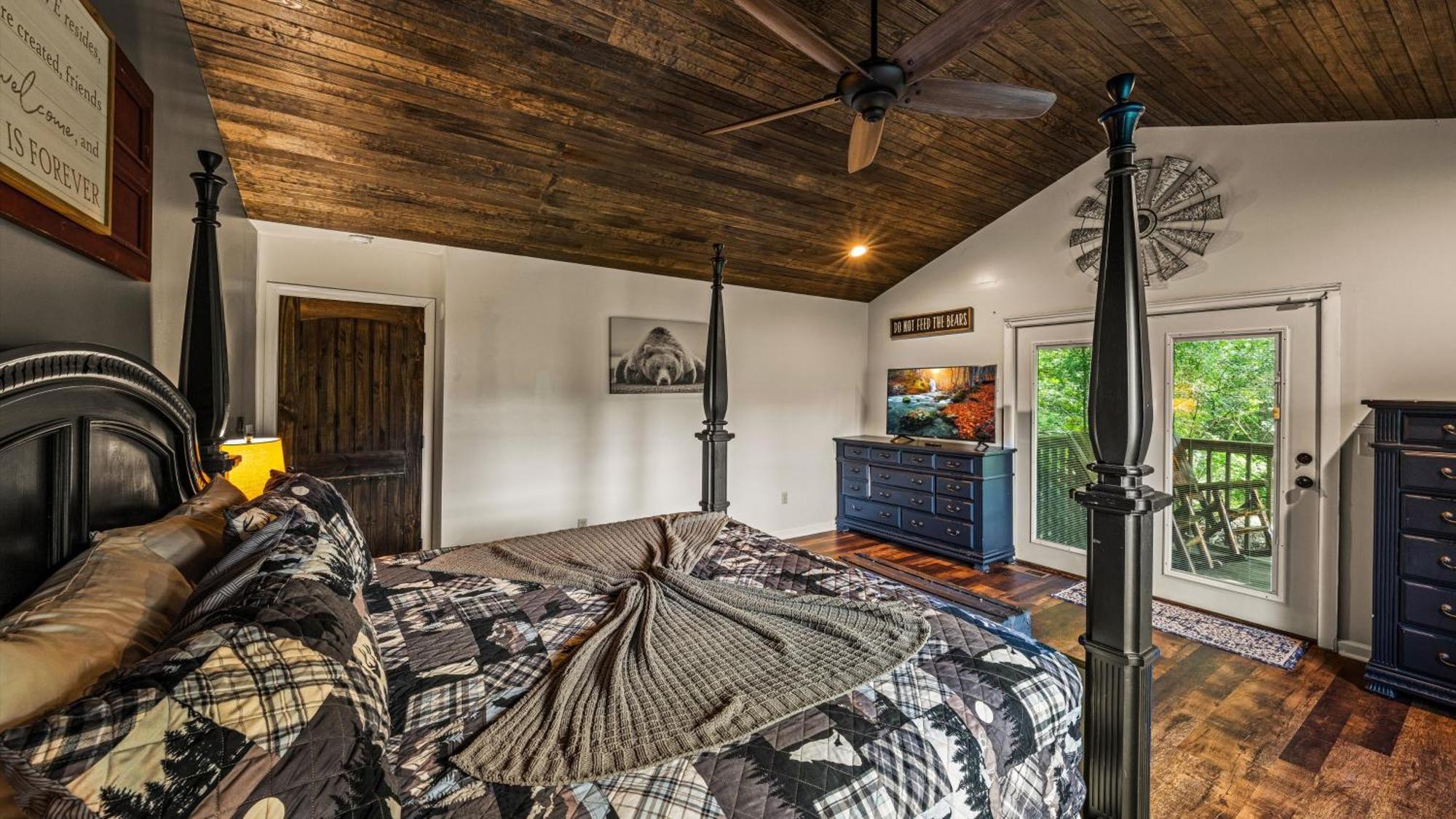 Whiskey Ridge Lodge: 1940s Gem with City Views and Custom Game Room Gatlinburg Exterior photo