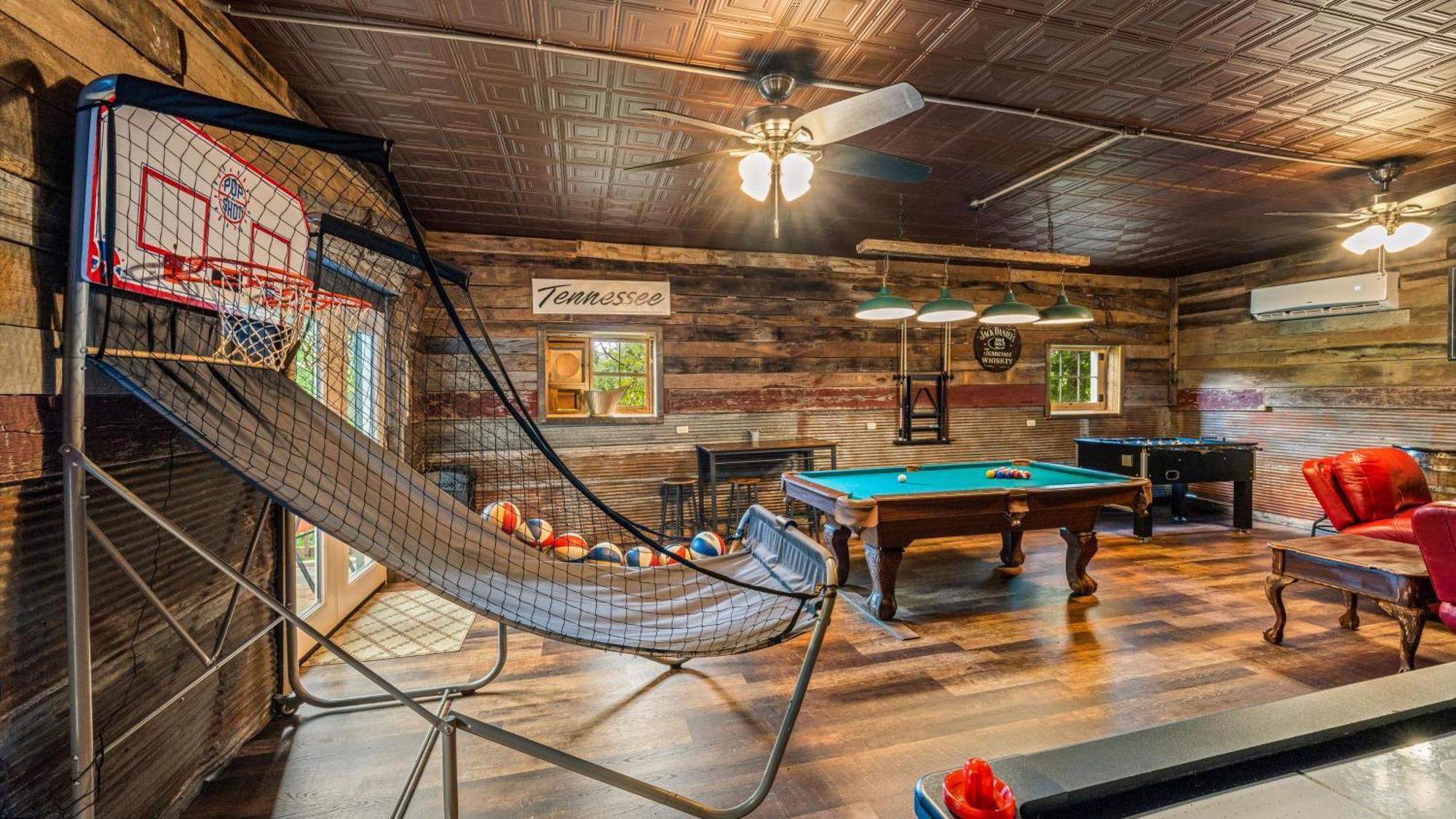 Whiskey Ridge Lodge: 1940s Gem with City Views and Custom Game Room Gatlinburg Exterior photo
