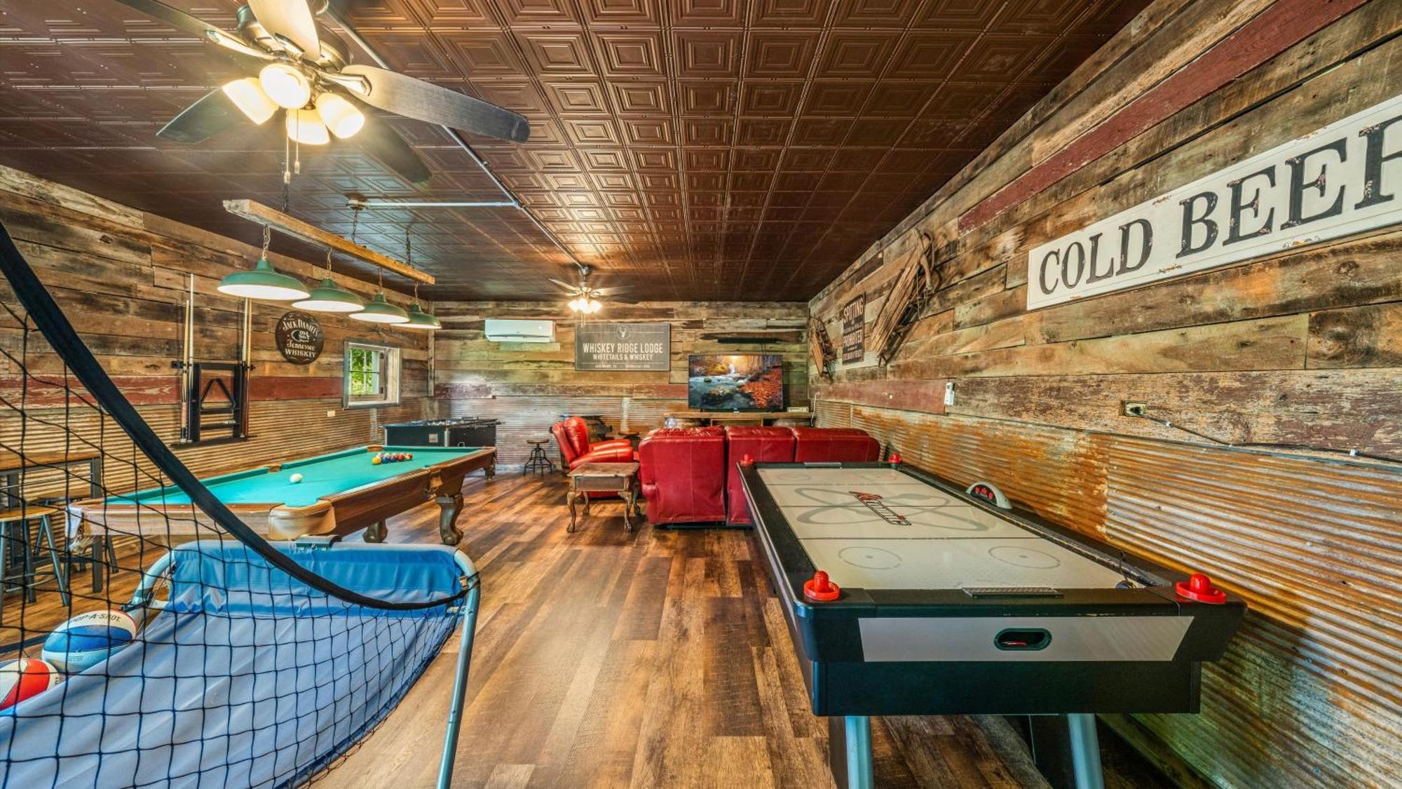 Whiskey Ridge Lodge: 1940s Gem with City Views and Custom Game Room Gatlinburg Exterior photo