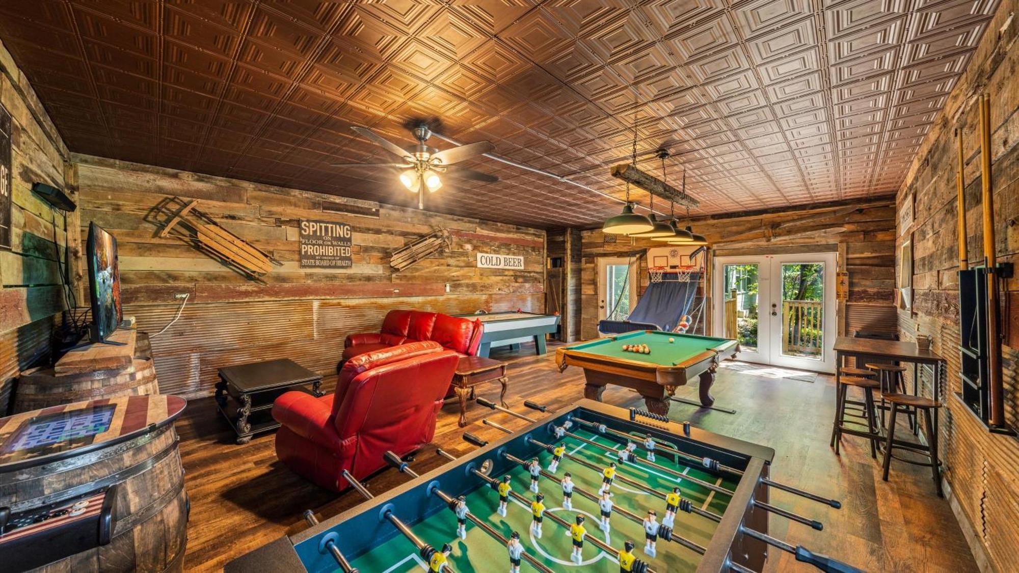 Whiskey Ridge Lodge: 1940s Gem with City Views and Custom Game Room Gatlinburg Exterior photo